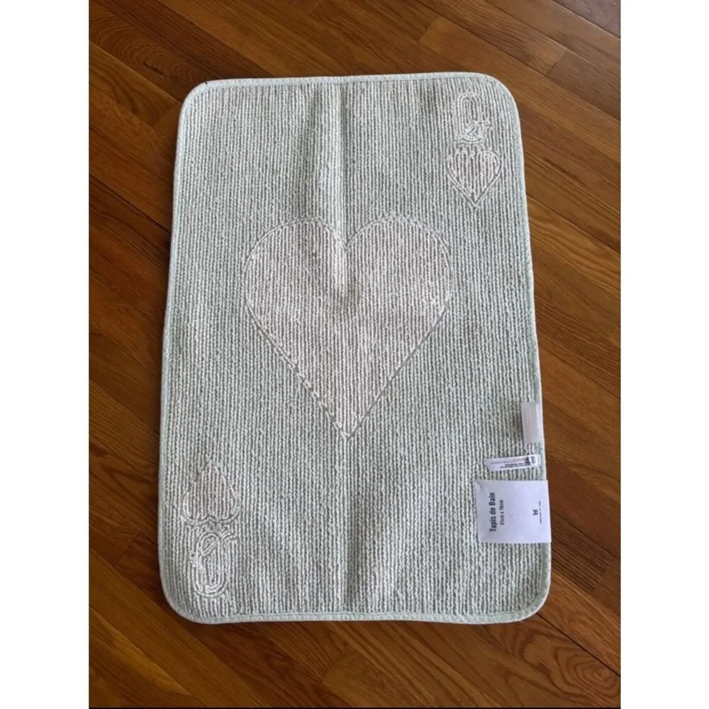New Urban Outfitters Queen Of Hearts Bath Mat